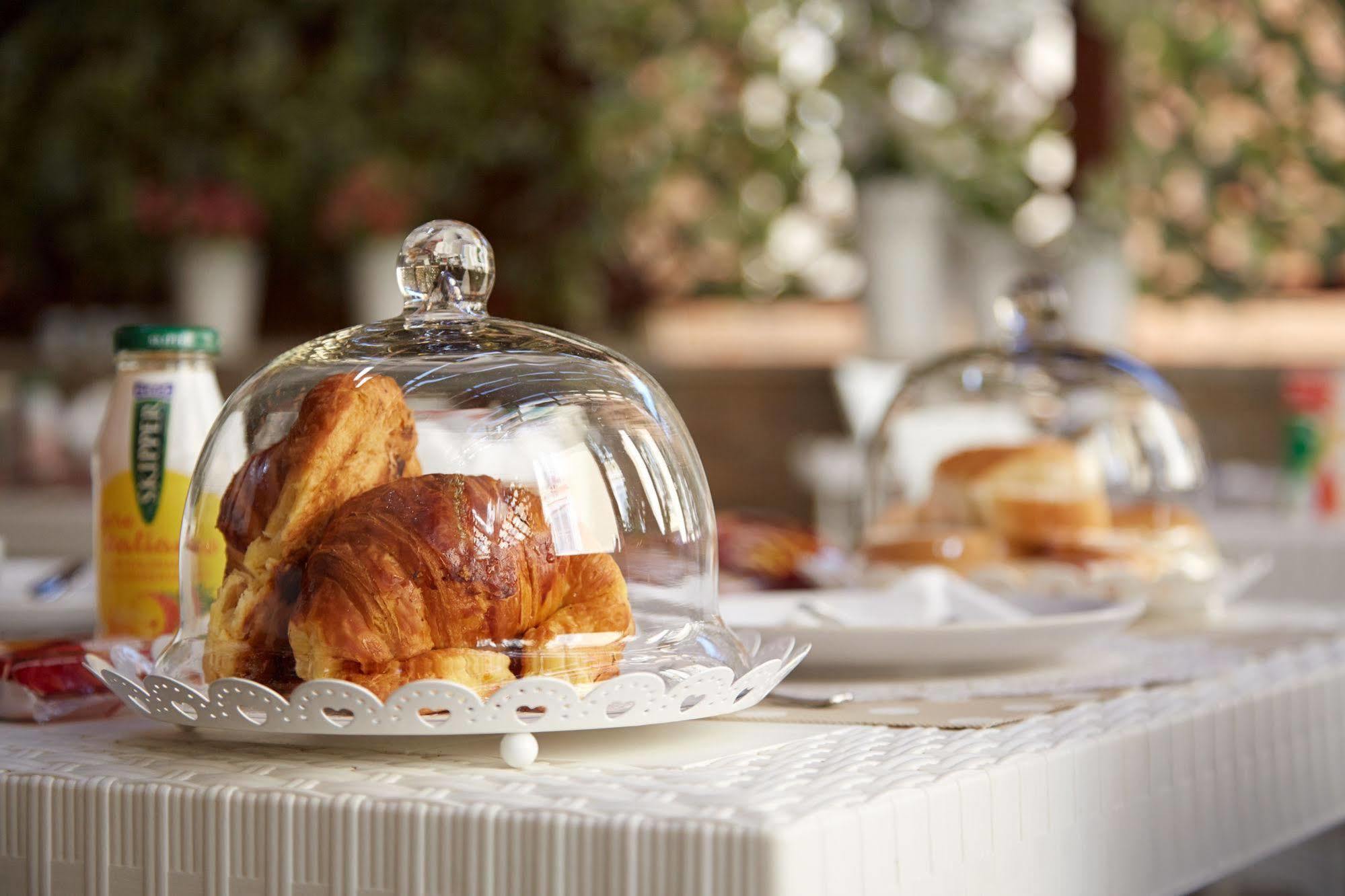 Bed and Breakfast Charme & Chic à Rome Extérieur photo